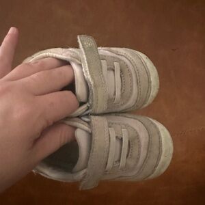 Stride Rite Soft Motion light purple Sneakers with Velcro Straps